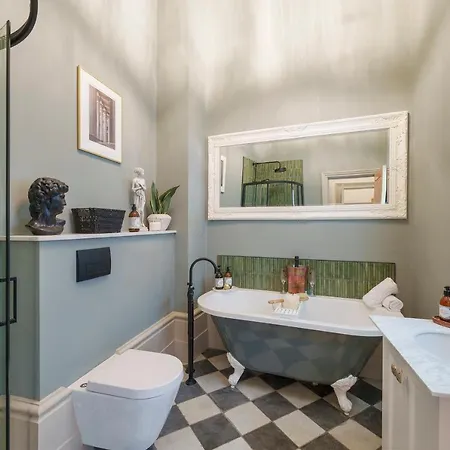 The Sovereign - 2 Bedroom In By Mint